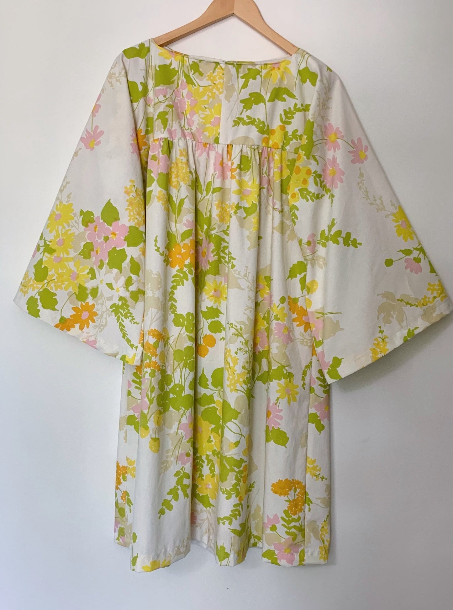 PASTEL FLOWER POWER BELL SLEEVE DRESS (M/L)