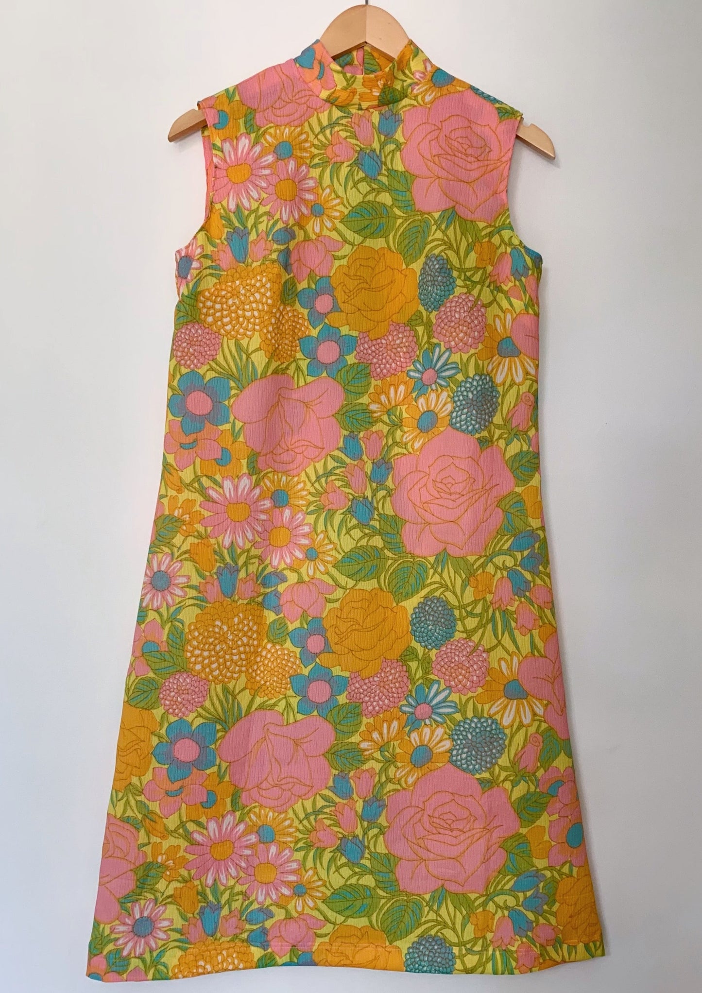 DRESS in 60s crepe floral mod (size MEDIUM)