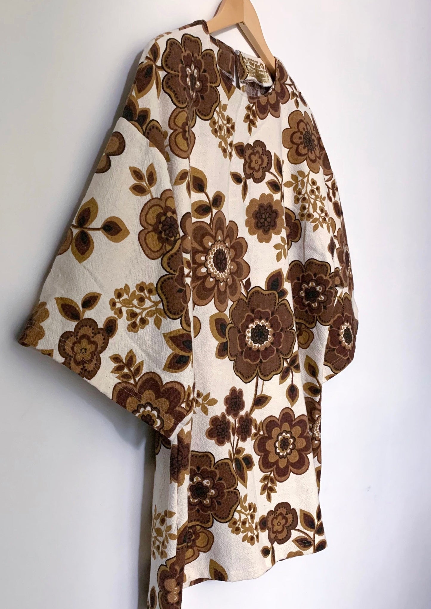 BOLD BROWN FLORAL HIPPIE DRESS (M)