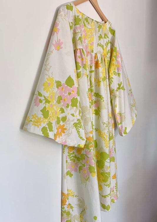 PASTEL FLOWER POWER BELL SLEEVE DRESS (M/L)