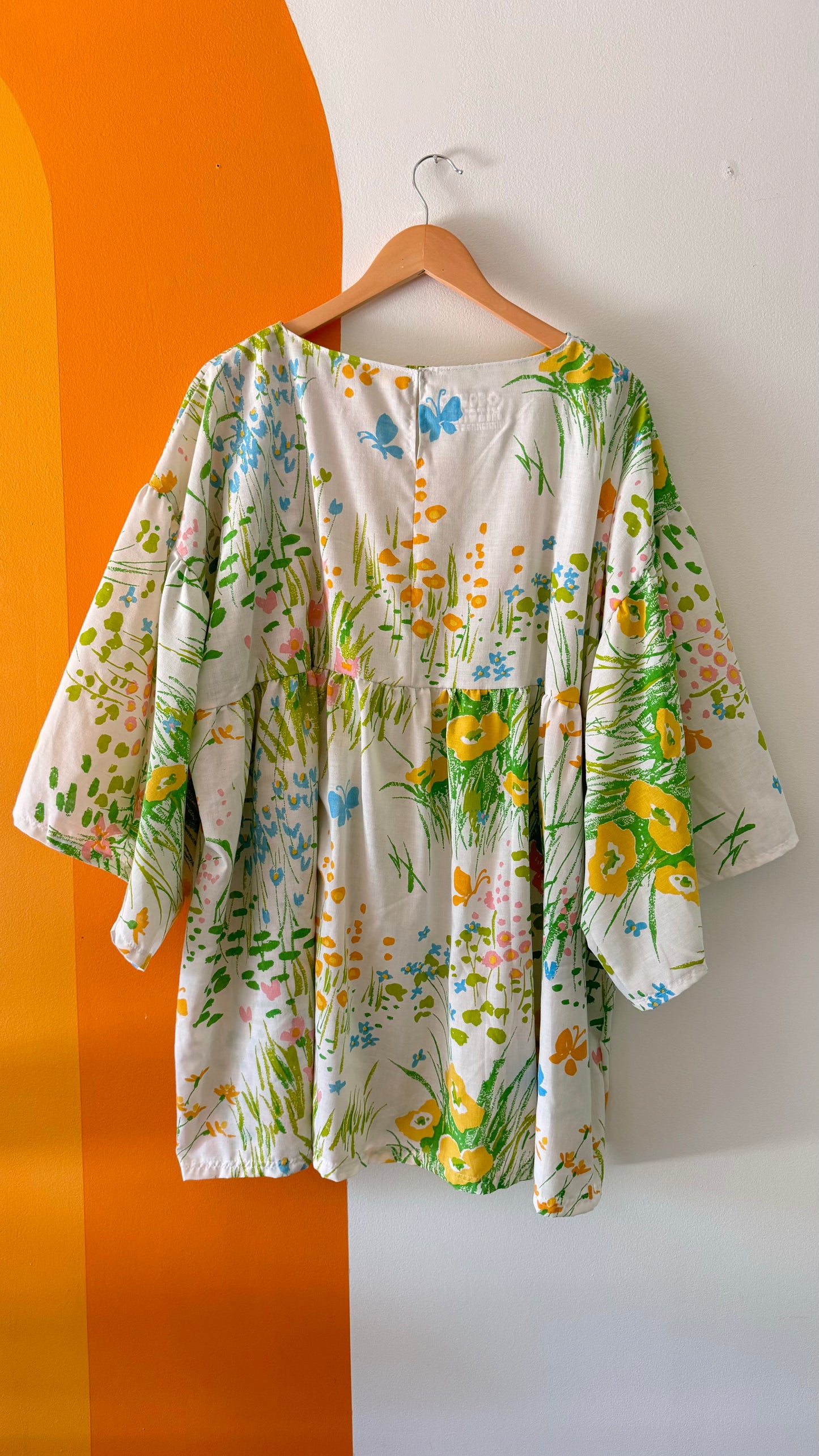 BUTTERFLY MEADOW FLOWY SLEEVE DRESS (M/L)