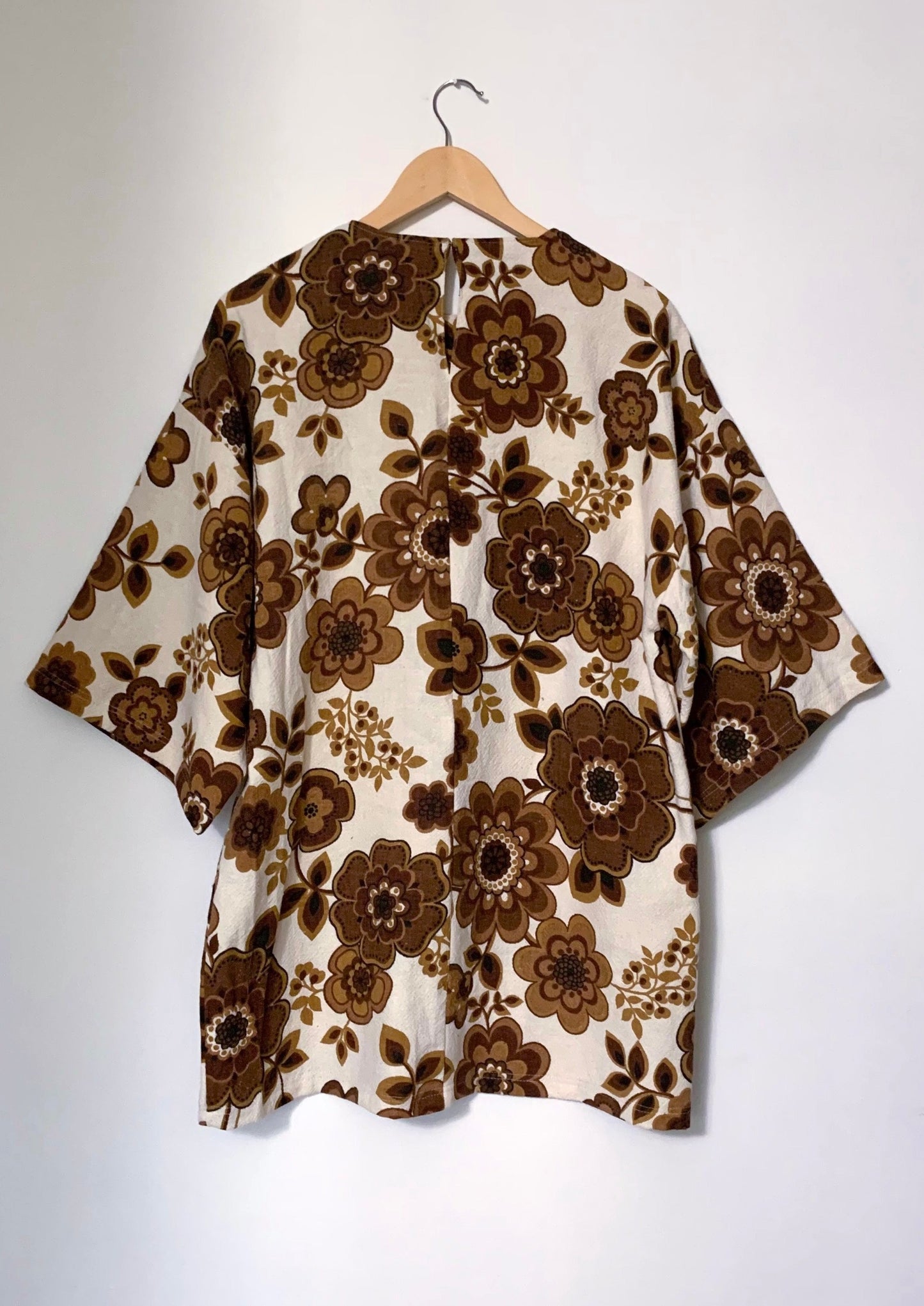 BOLD BROWN FLORAL HIPPIE DRESS (M)