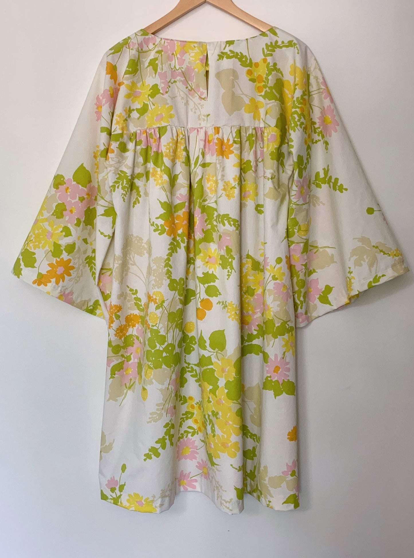 PASTEL FLOWER POWER BELL SLEEVE DRESS (M/L)