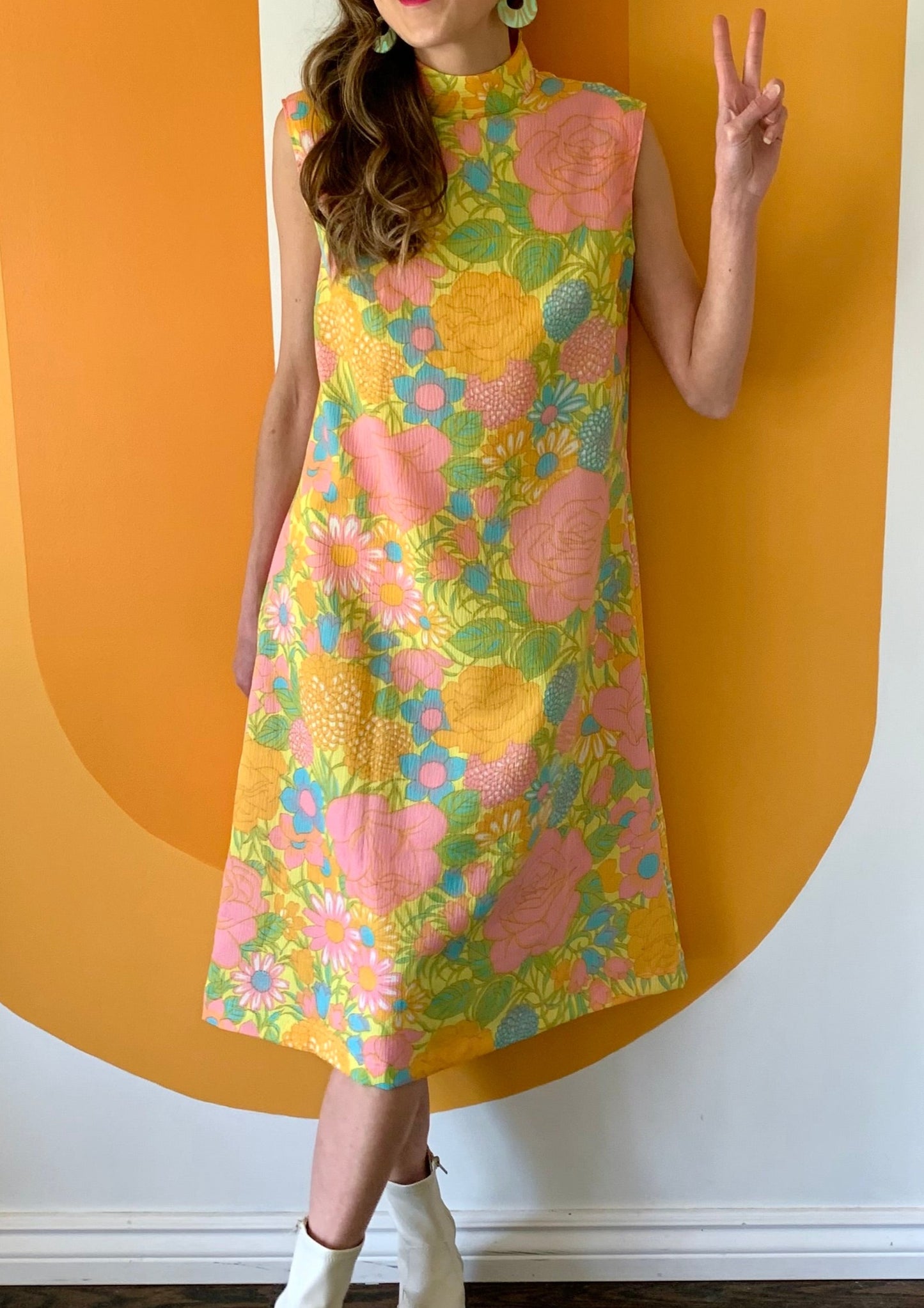 DRESS in 60s crepe floral mod (size MEDIUM)