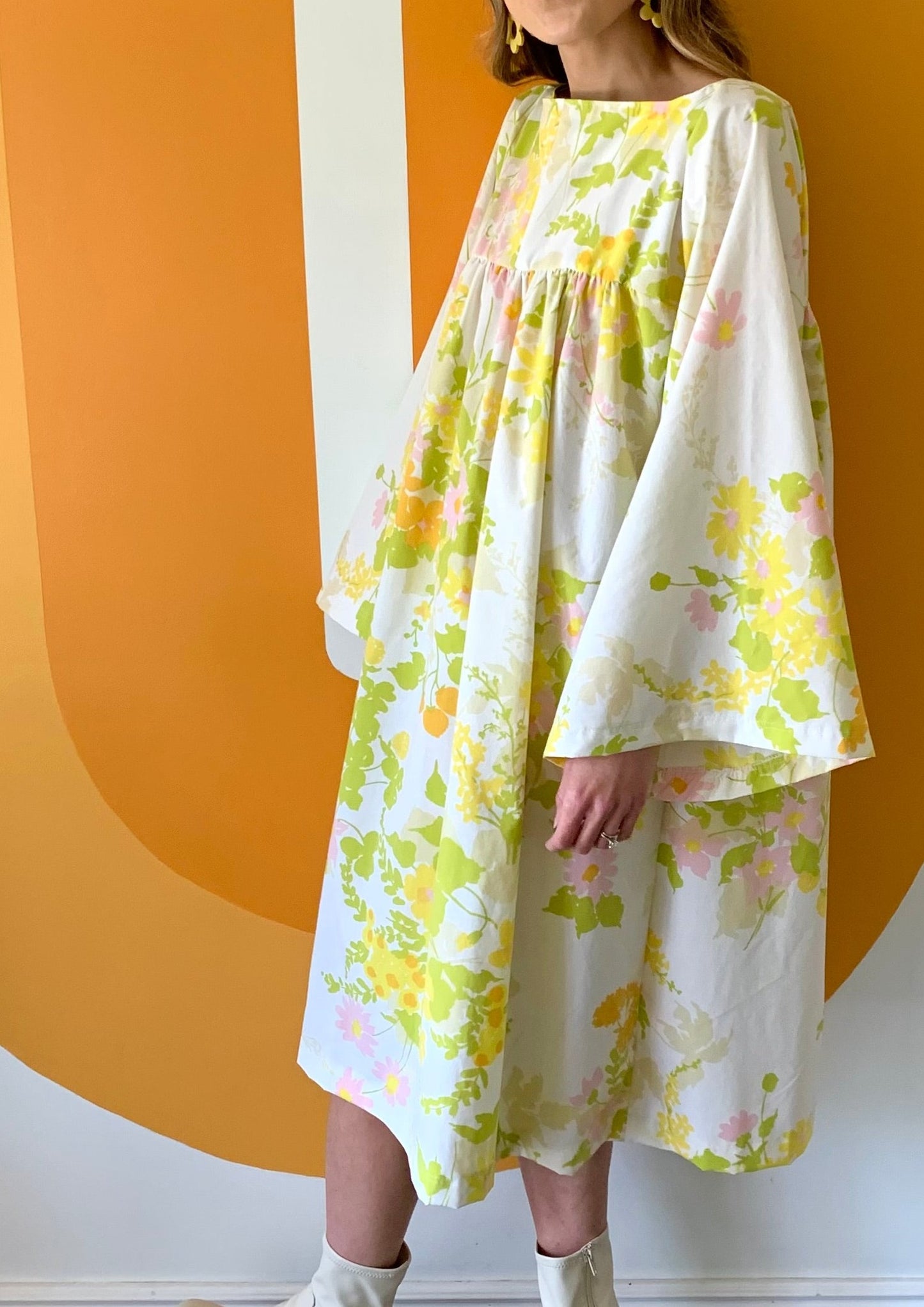 PASTEL FLOWER POWER BELL SLEEVE DRESS (M/L)