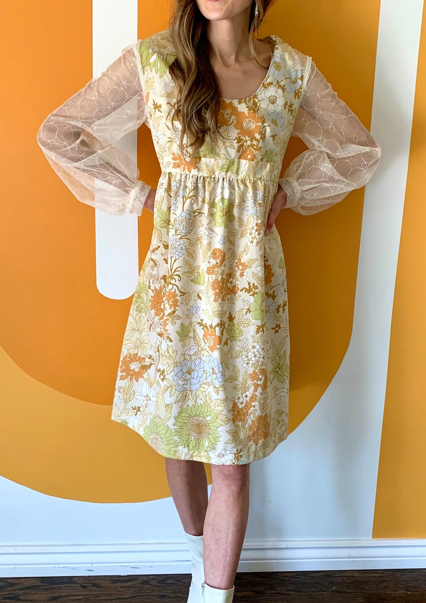 SOFT FLORAL GHOST SLEEVE DRESS (S)