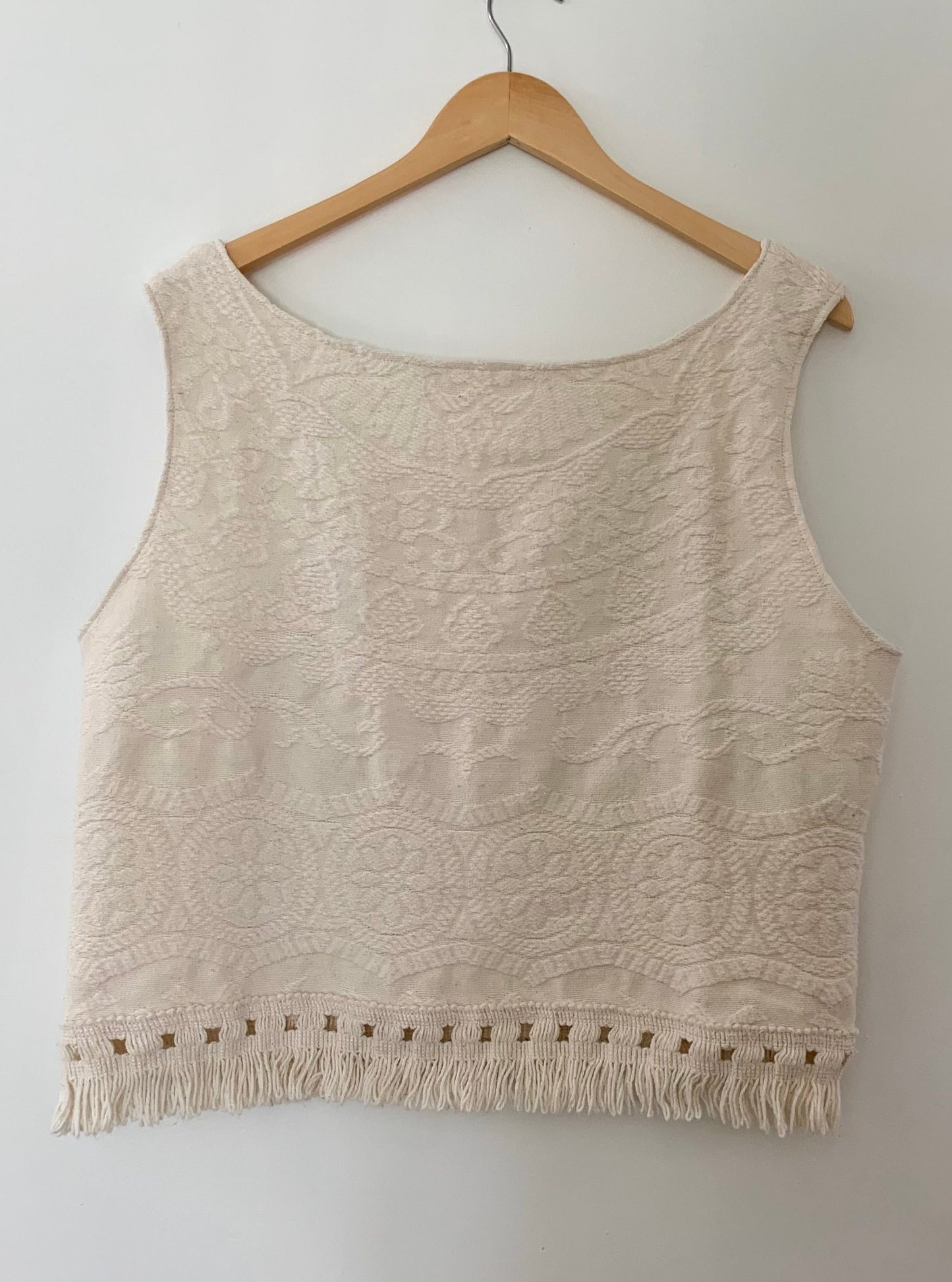 TOP crop tank in soft textured cream with fringe (size L-XL)