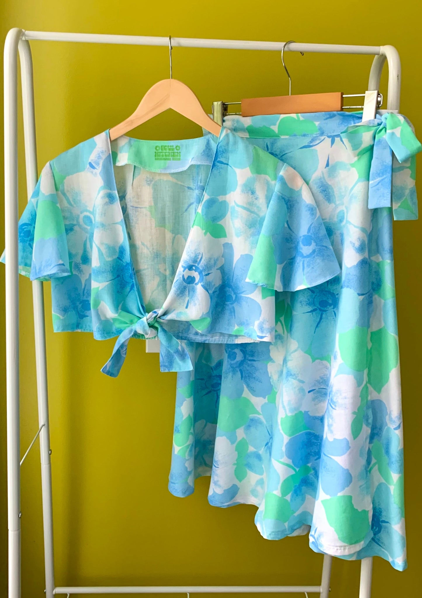 BLUE FLORAL BREEZE 2 PIECE SKIRT & TOP SET (M)