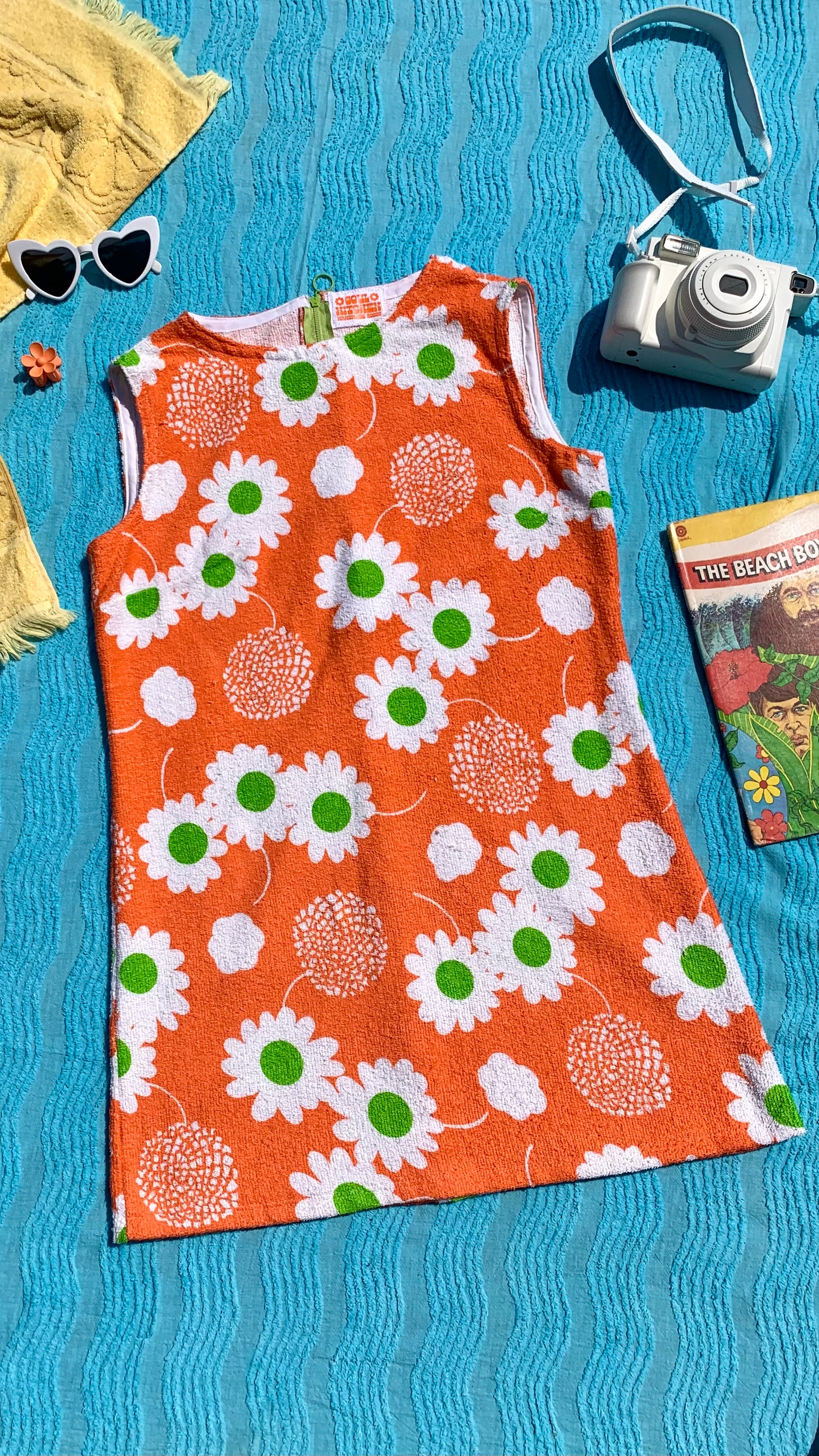 GOOD VIBRATIONS TOWEL DRESS (L)