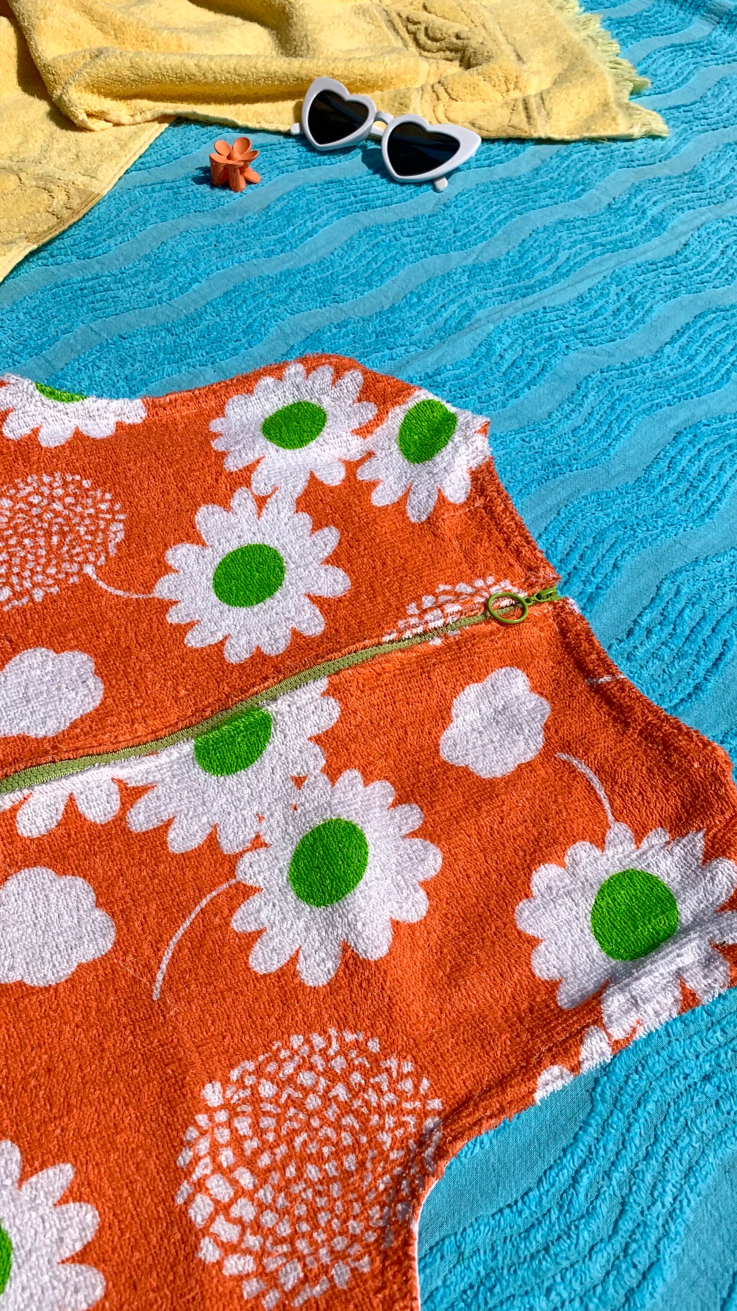 GOOD VIBRATIONS TOWEL DRESS (L)