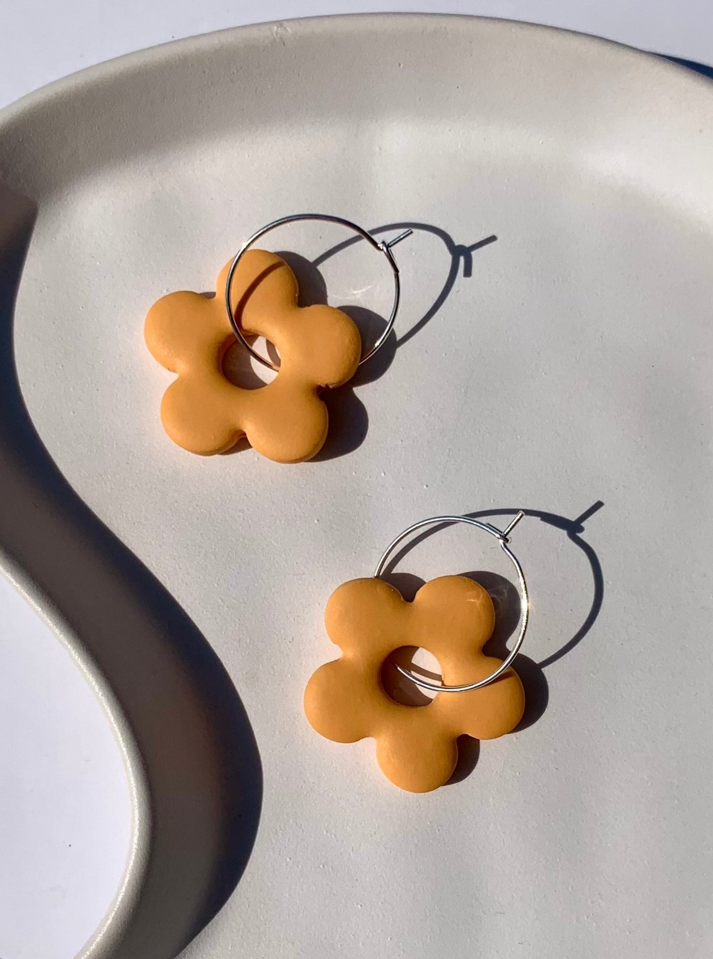 SINGLE BLOOM hoop in clementine