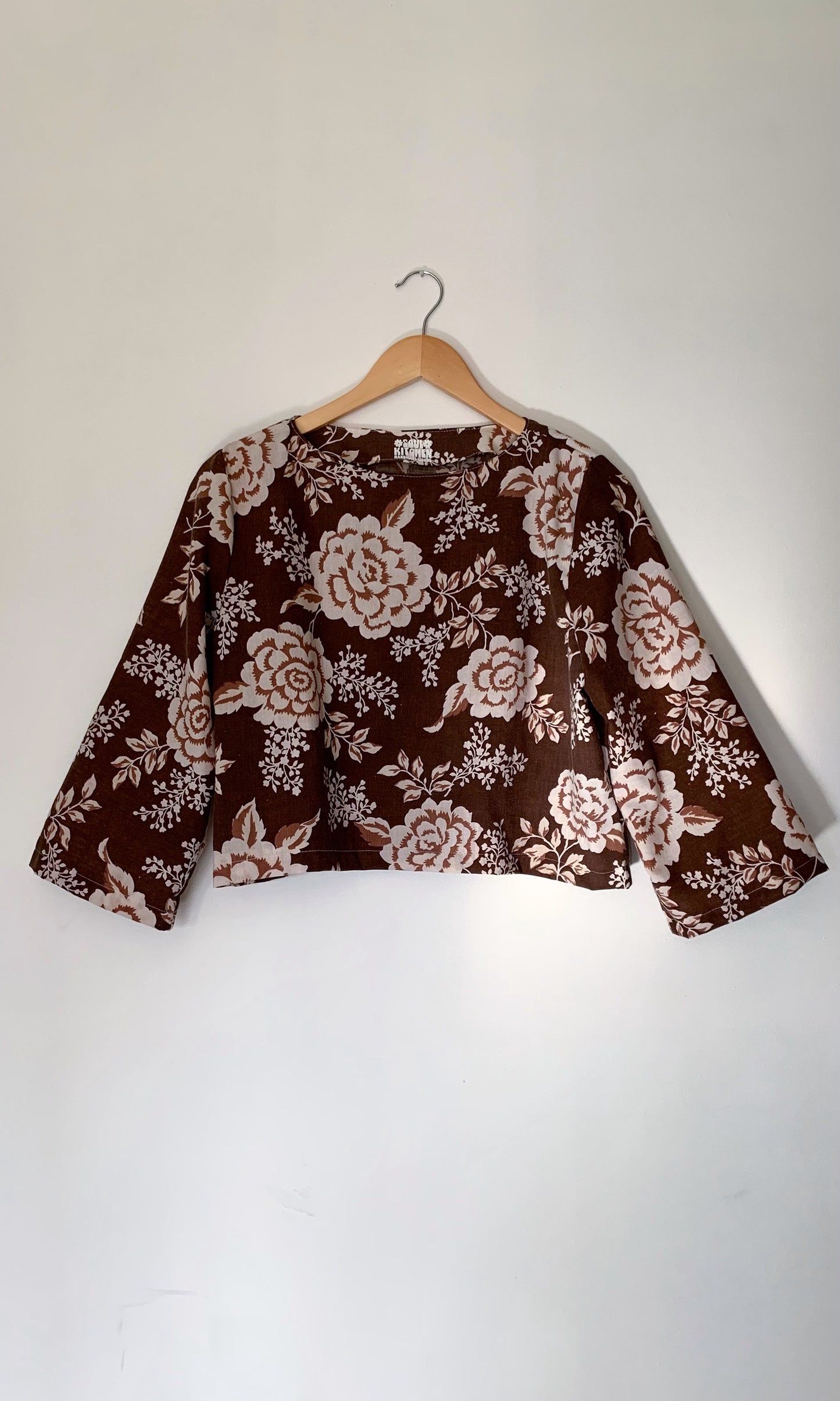 CHOCOLATE ROSES WIDE SLEEVE CROP TOP (S)