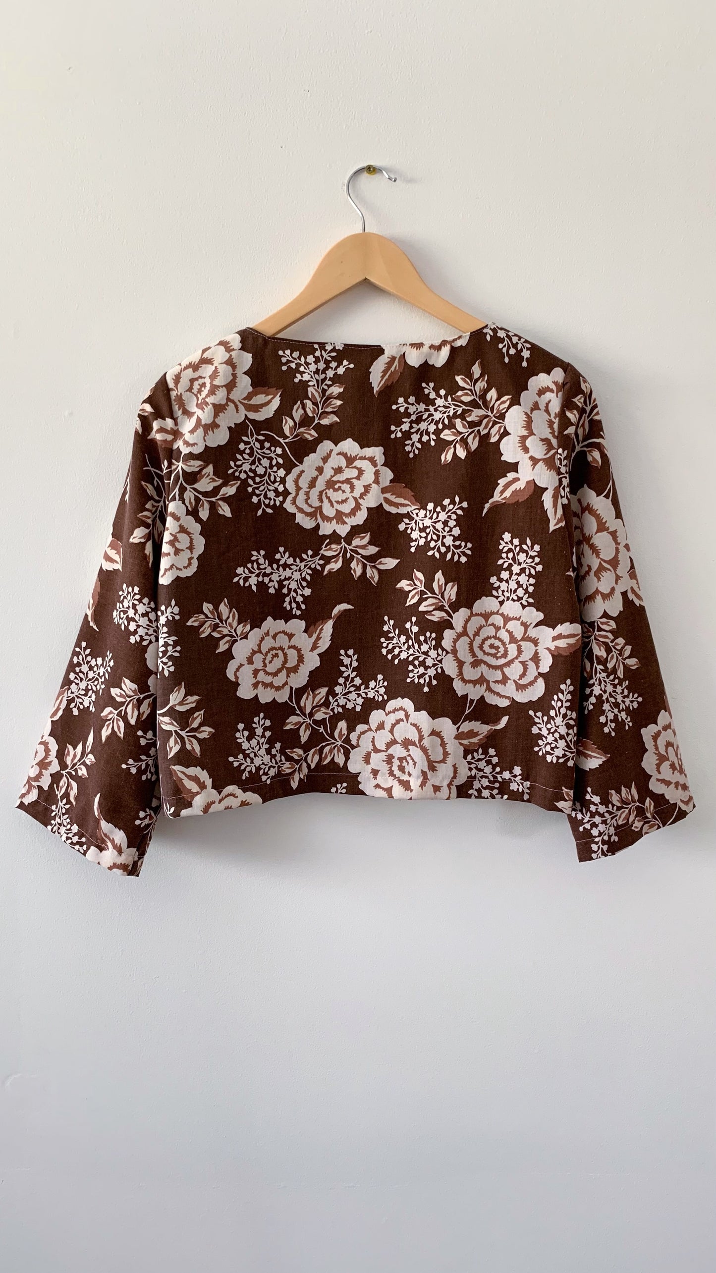 CHOCOLATE ROSES WIDE SLEEVE CROP TOP (S)