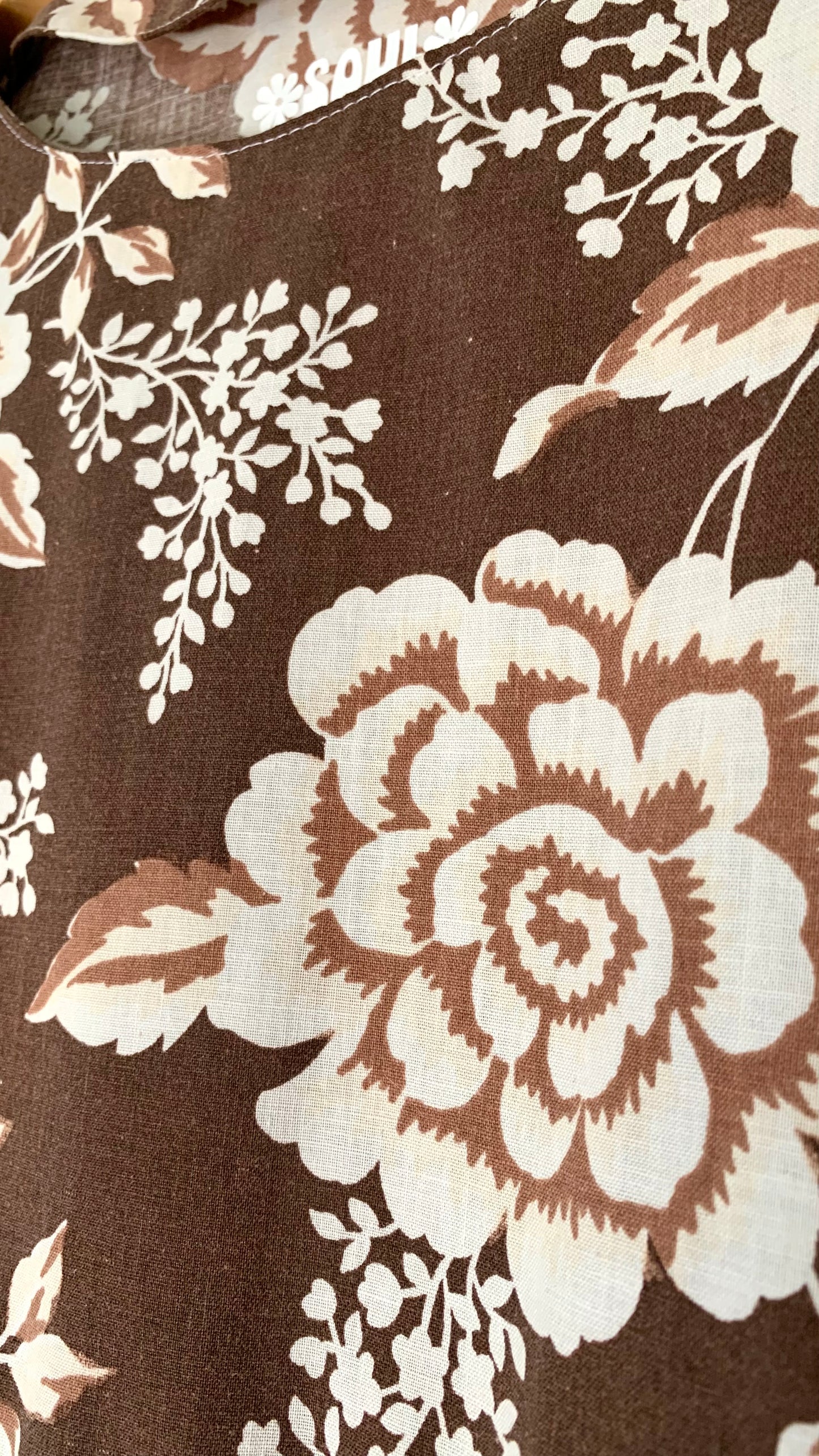 CHOCOLATE ROSES WIDE SLEEVE CROP TOP (S)