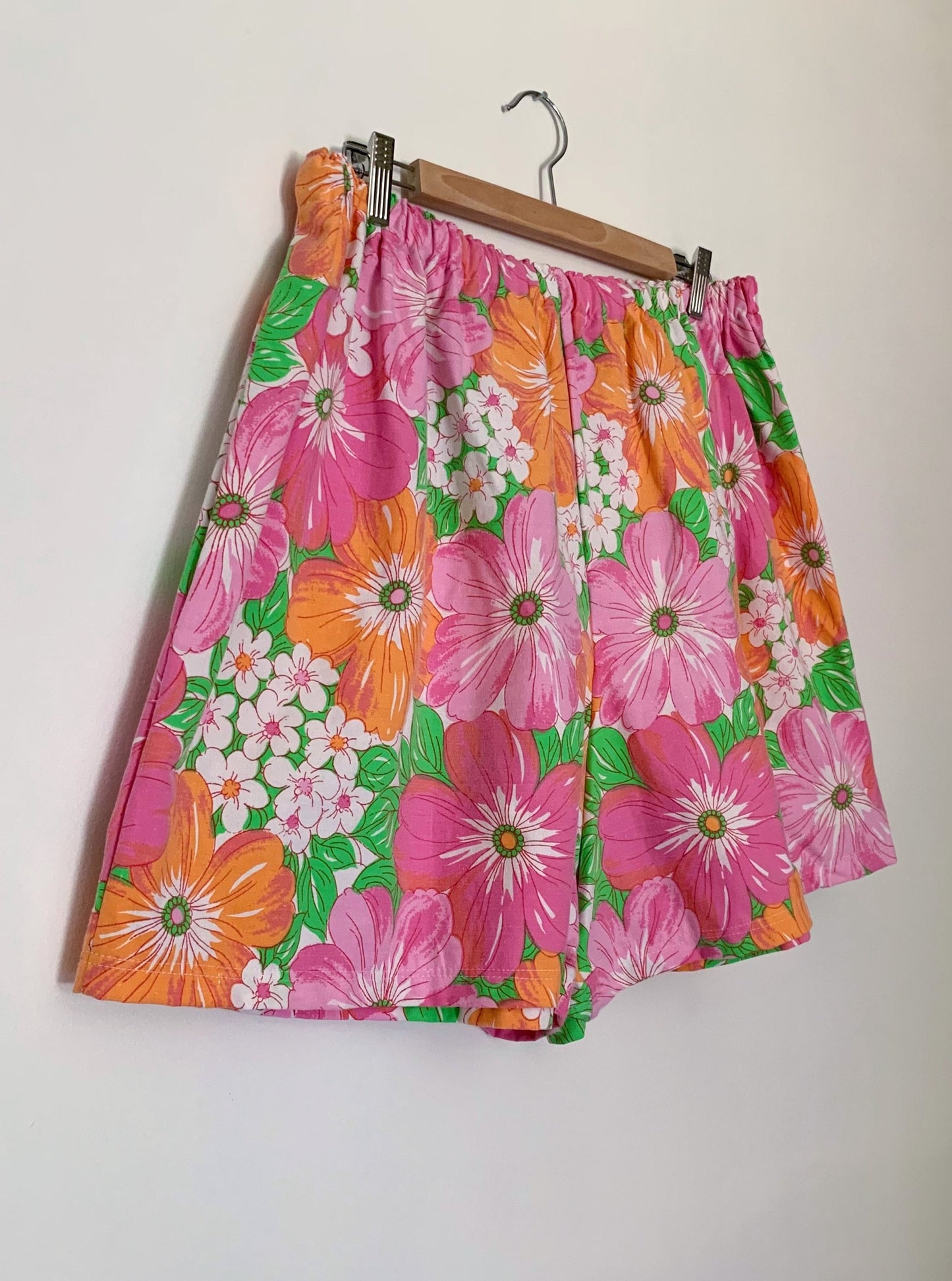 PINK ALOHA SHORTS (XL)