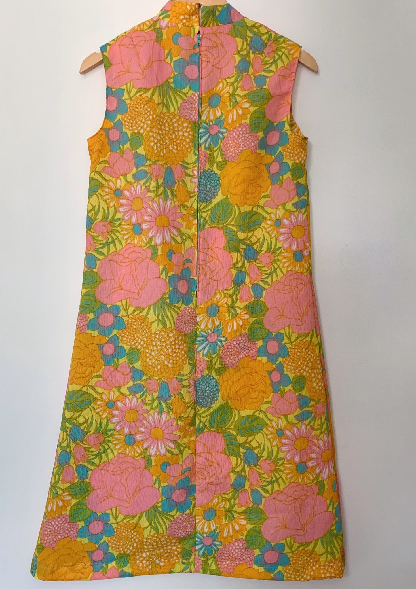 DRESS in 60s crepe floral mod (size MEDIUM)
