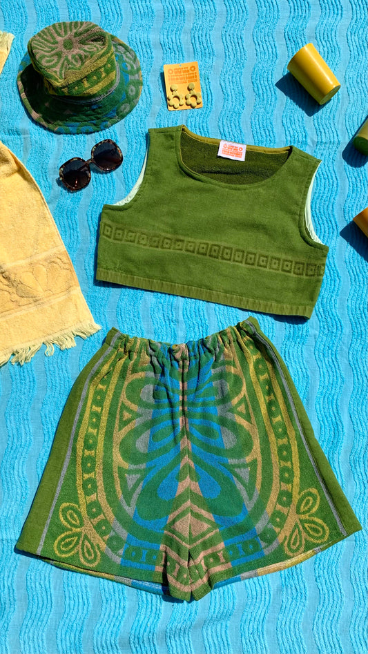 EASY BEIN' GREEN TOWEL TOP (up to size LARGE)