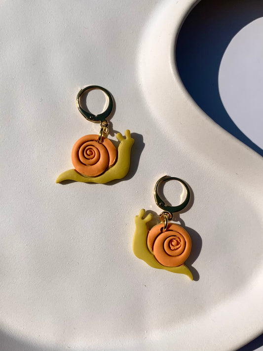 SNAIL huggie in chartreuse & clementine