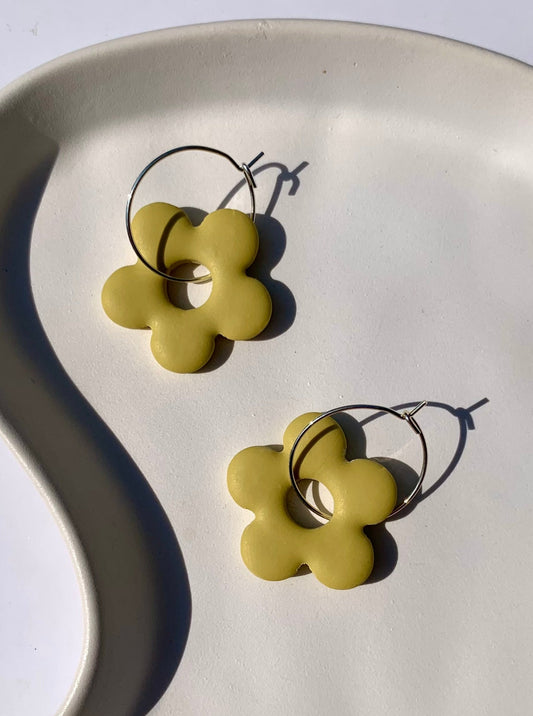 SINGLE BLOOM hoop in chartreuse