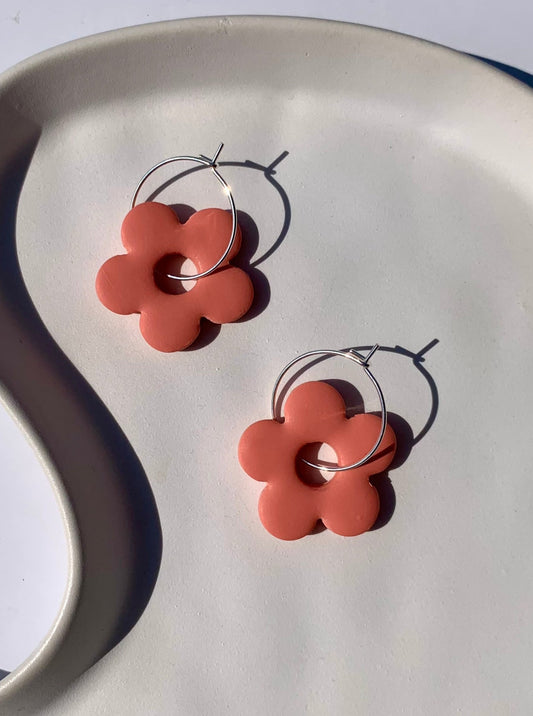 SINGLE BLOOM hoop in coral pink